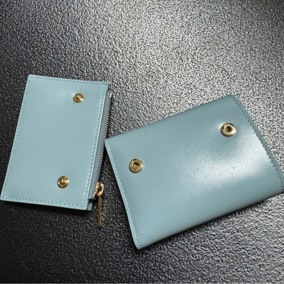 COMPACT WALLET WITH COIN TRIOMPHE IN SHINY CALFSKIN
PALE BLUE. - Picture 6 of 11
